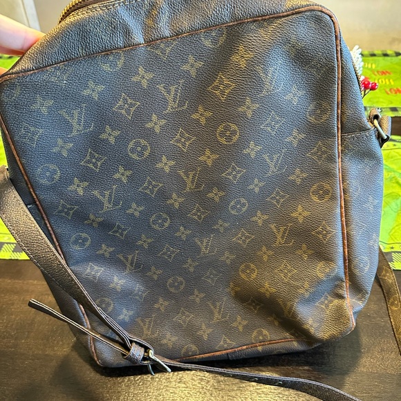 Louis Vuitton Brown Monogram  woman’s crossbody /travel bag large - Picture 9 of 16
